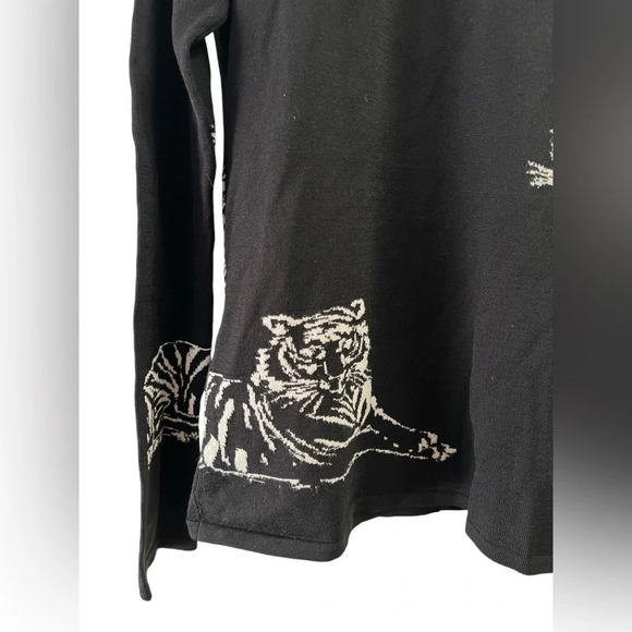 Black and white tiger long sleeve shirt - Picture 3 of 4
